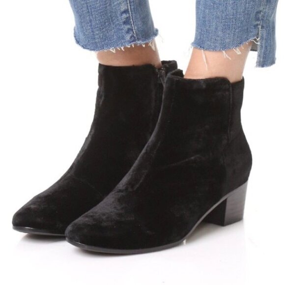 Joie Women’s size 3 7/ 7 Fenella Black Velvet Ankle Boots Booties - Picture 1 of 17